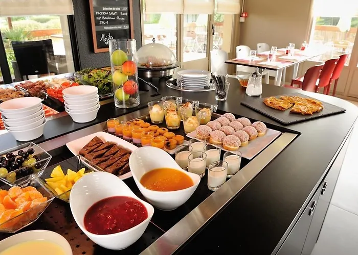 Campanile La Rochelle Nord - Chagnolet Hotel 3*