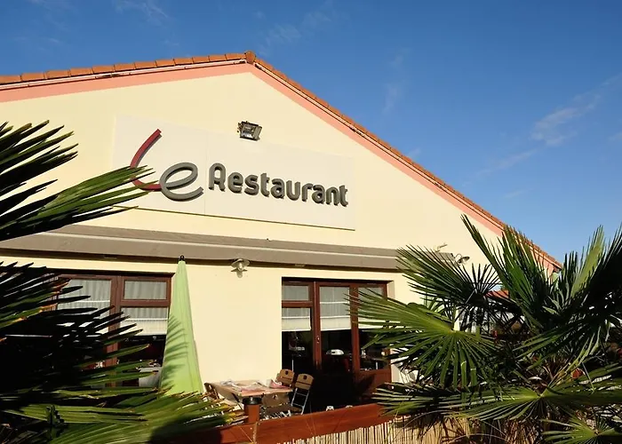 Campanile La Rochelle Nord - Chagnolet Hotel 3*