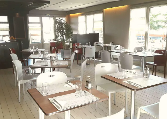 ホテル Campanile Nature - La Rochelle 3*