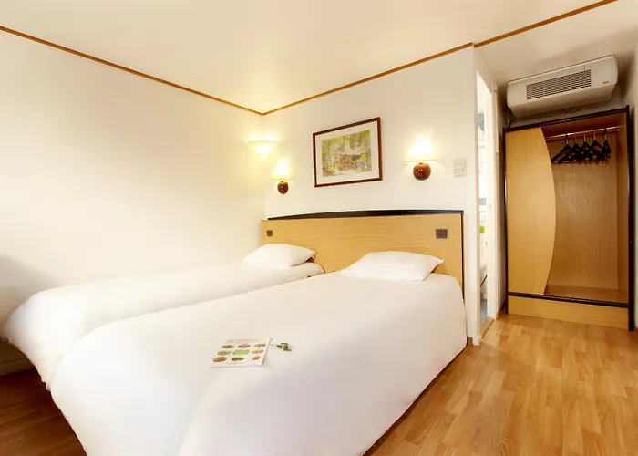 Campanile La Rochelle Nord - Chagnolet Hotel 3*