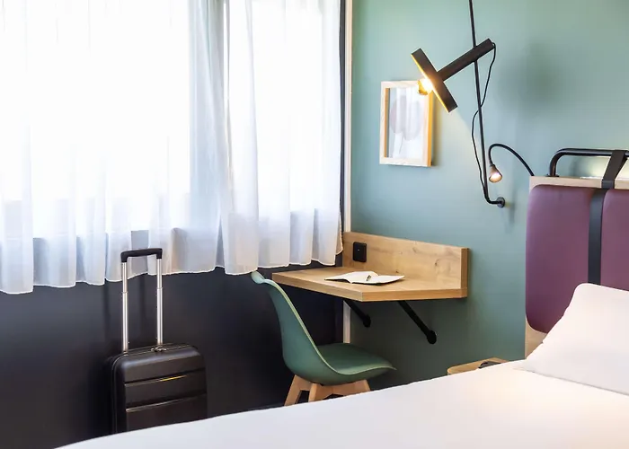 Campanile La Rochelle Nord - Chagnolet Hotel 3*