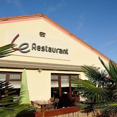 Campanile Nature - La Rochelle 酒店 3*