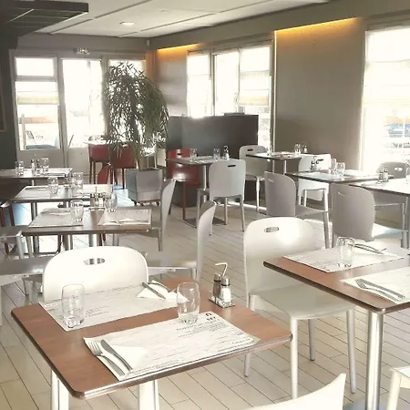 מלון Campanile La Rochelle Nord - Chagnolet 3*