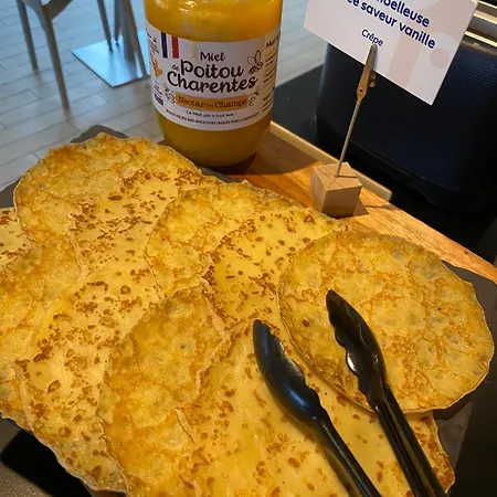 מלון Campanile La Rochelle Nord - Chagnolet 3*